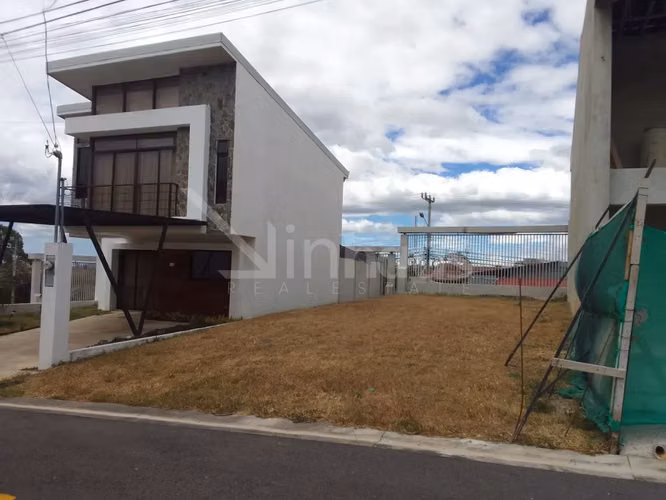 Venta de Lote en Condominio Brasil de Santa Ana - Imagen 8