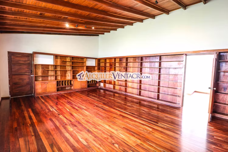 Casa de 650 m2 con piscina privada y 5.454 m2 de terreno en Bello Horizonte Escazú - Imagen 14