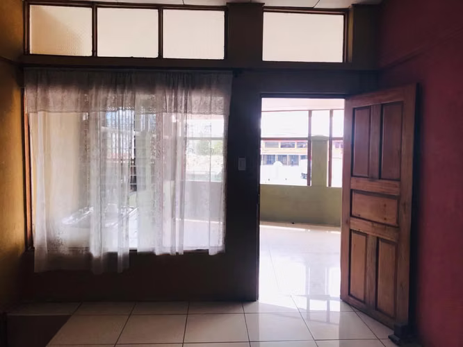 Venta de Propiedad Esquinera con 2 Apartamentos y Local Comercial – San Sebastián, cerca de Walmart - Imagen 8