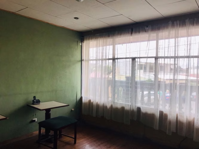 Venta de Propiedad Esquinera con 2 Apartamentos y Local Comercial – San Sebastián, cerca de Walmart - Imagen 4