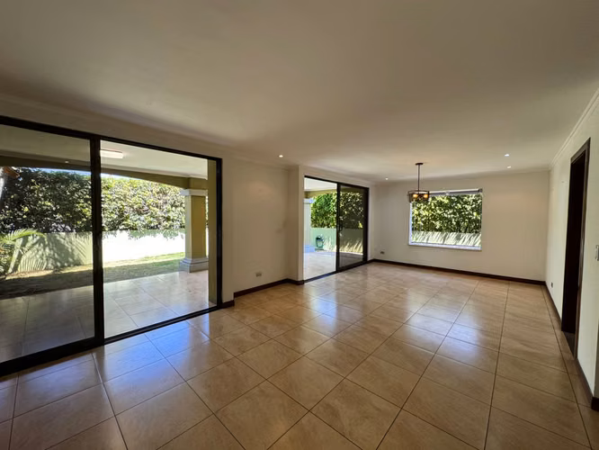 Venta de casa en condominio en Santa Ana - Imagen 1