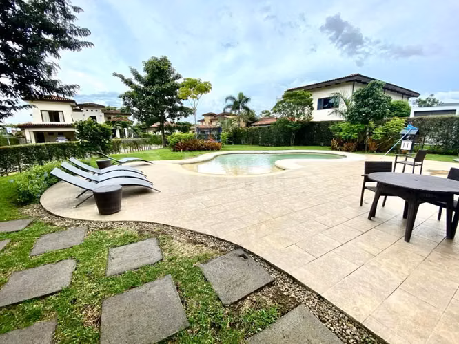 Venta de lote en condominio en Piedades de Santa Ana - Imagen 10
