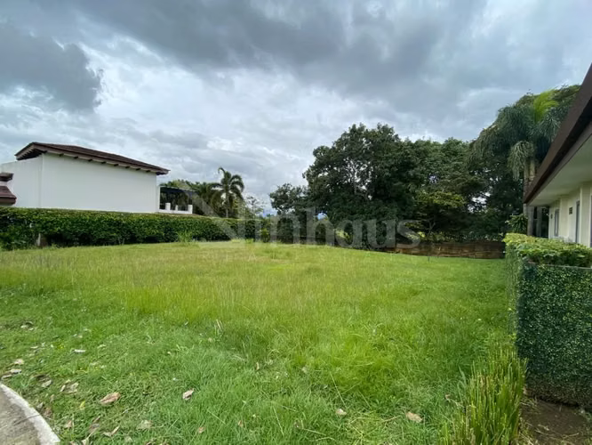 Venta de lote en condominio en Piedades de Santa Ana - Imagen 3