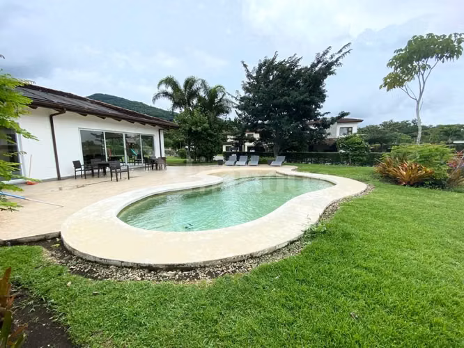Venta de lote en condominio en Piedades de Santa Ana - Imagen 12