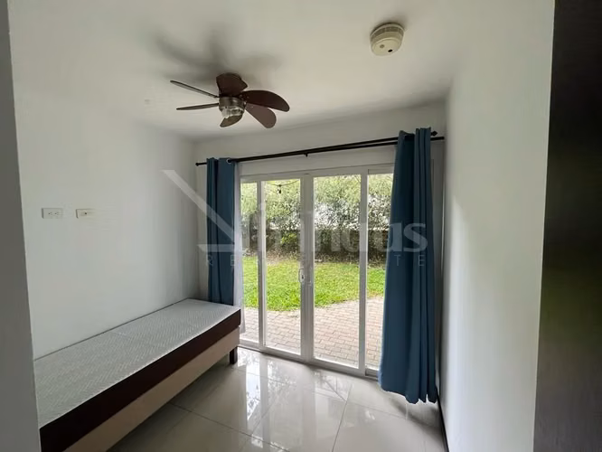 Venta de apartamento en primera planta con jardín - Imagen 4