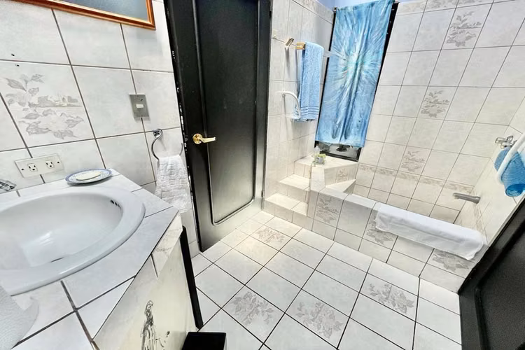 Se Vende casa en Barrio La Granja, Montes de Oca - Imagen 16