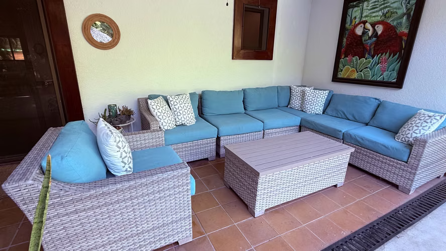 Vida Frente al Campo de Golf en el Hoyo 8 de Los Delfines Golf Community