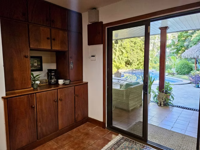 Vida Frente al Campo de Golf en el Hoyo 8 de Los Delfines Golf Community