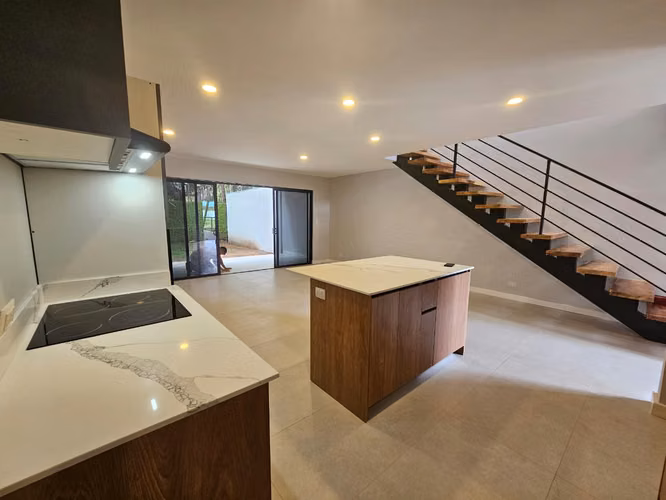 BRASIL DE MORA, CIUDAD COLON - 3DOR/2.5BA - 160 M2 *** CON PATIO AMPLIO ***