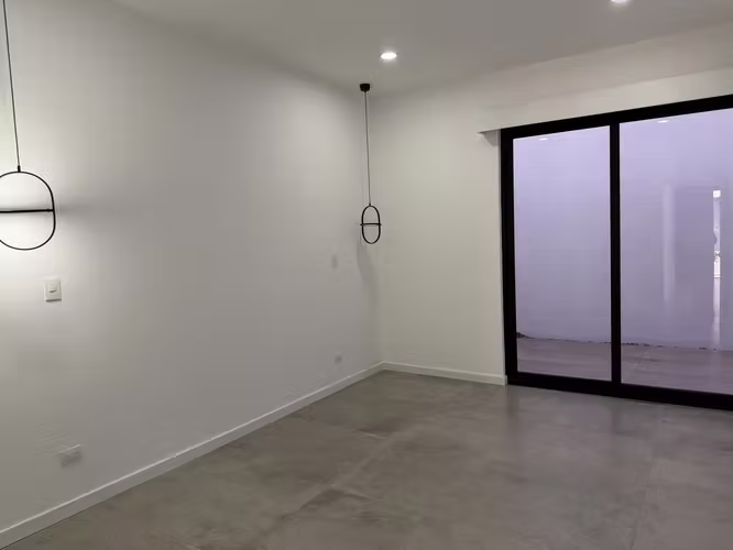 Bella casa de un piso con piscina - Imagen 11