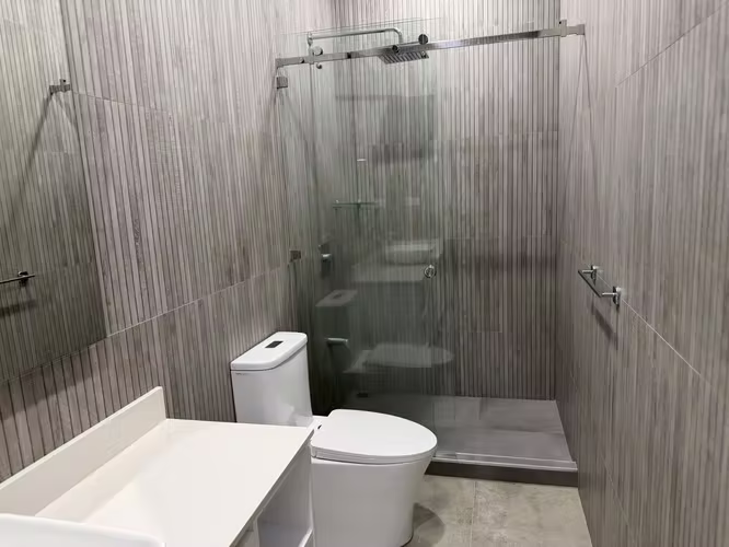 Bella casa de un piso con piscina - Imagen 13