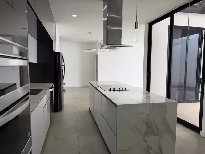 Bella casa de un piso con piscina
