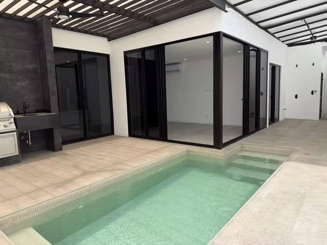 Bella casa de un piso con piscina - Imagen 5