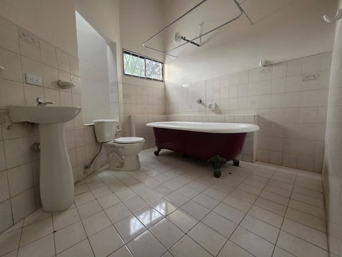 Casa de dos cuartos grandes en excelente ubicación - Imagen 4