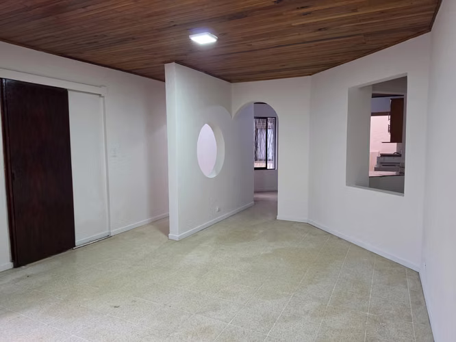 Casa de dos cuartos grandes en excelente ubicación - Imagen 8