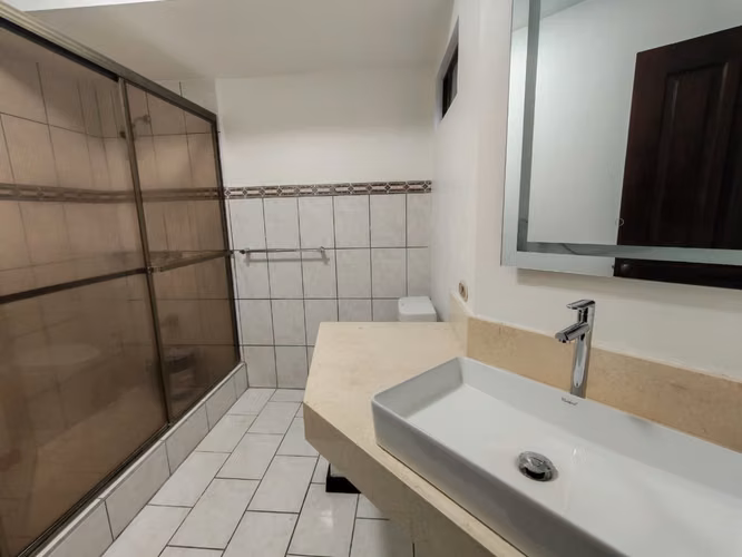 Se alquila casa en San Rafael de Escazú. Cerca del Country Club. - Imagen 18