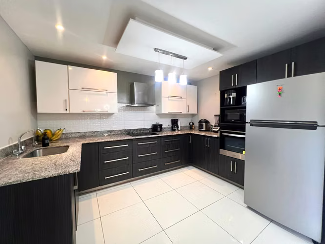 Se vende casa en El Guarco, Cartago, Condominio.