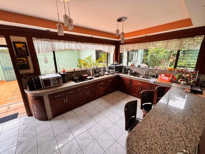 SE VENDE PROPIEDAD EN SAN ISIDRO HEREDIA ESH