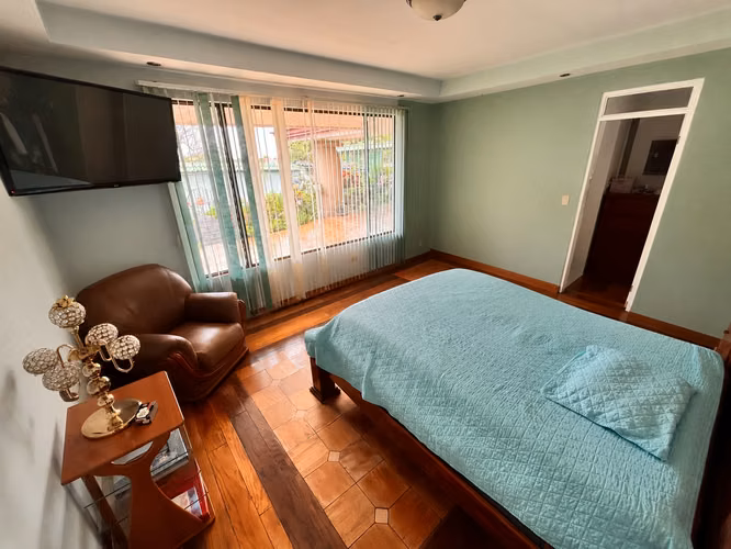 SE VENDE PROPIEDAD EN SAN ISIDRO HEREDIA ESH