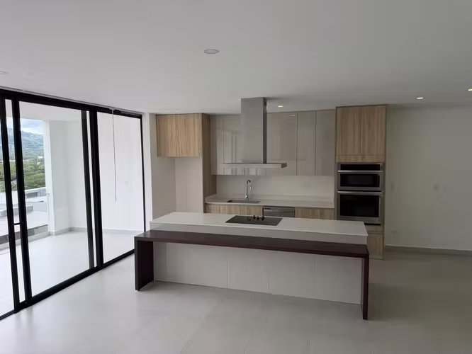 Exclusiva residencia con vista privilegiada en Pozos, Santa Ana
