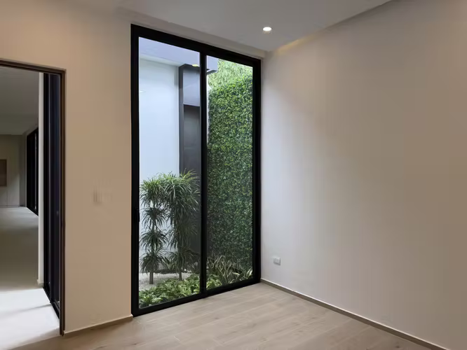 Exclusiva casa de un solo nivel en Pozos, Santa Ana