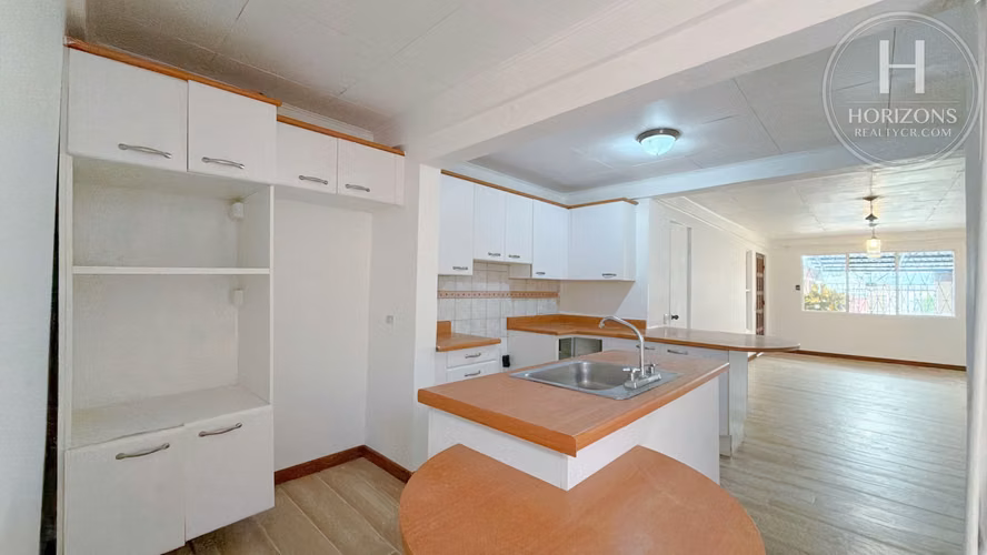 Se Alquila Apartamento en Primer Nivel 2 Habitaciones y Oficina en NJA1417JB