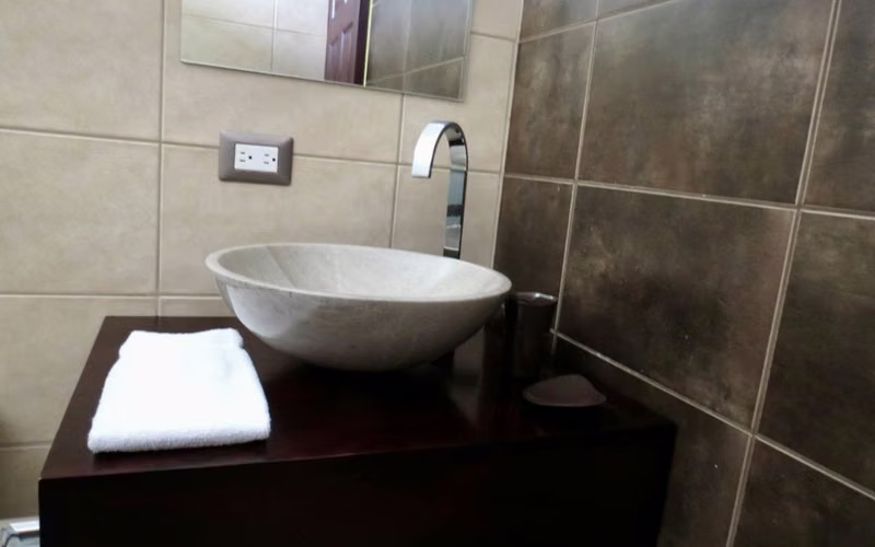 Apartamento totalmente amueblado en condominio Guachipelín de Escazú.