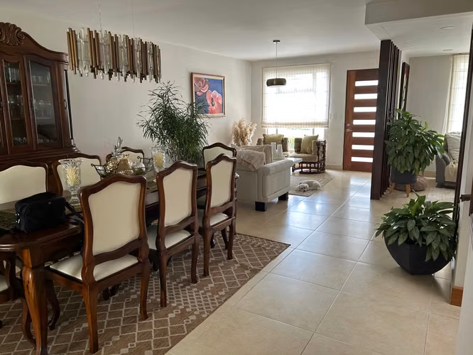 Venta de Casa Moderna en Condominio en Tres Ríos
