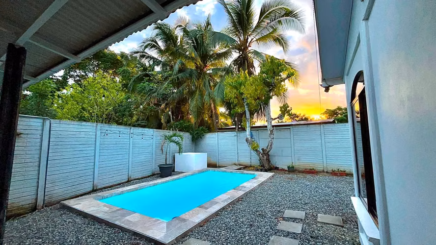 Venta de Casa Totalmente Equipada con Piscina Cerca de las Mejores Playas