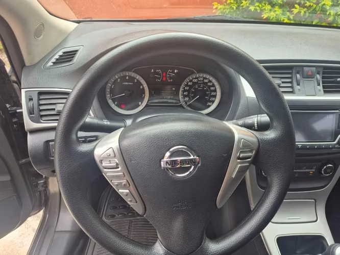 Nissan sentra en excelente estado