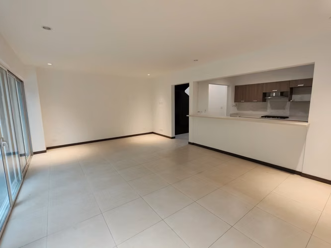 Se vende hermosa casa en Bello Horizonte de Escazú. Pocas filiales.