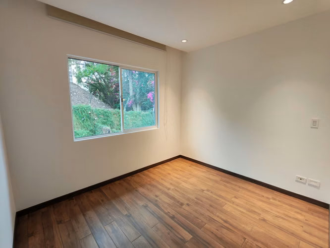 Se vende hermosa casa en Bello Horizonte de Escazú. Pocas filiales.