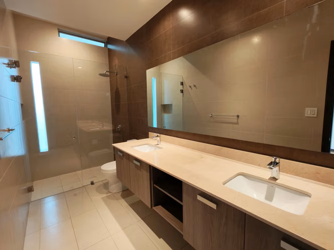 Se vende hermosa casa en Bello Horizonte de Escazú. Pocas filiales.