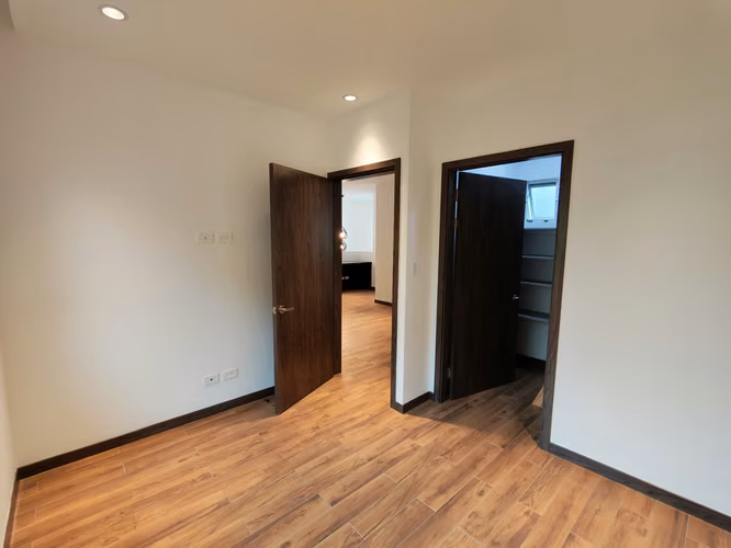 Se vende hermosa casa en Bello Horizonte de Escazú. Pocas filiales.