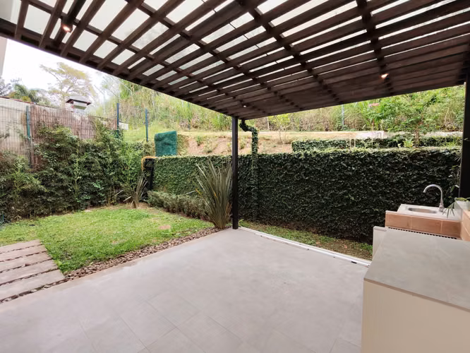 Se vende hermosa casa en Bello Horizonte de Escazú. Pocas filiales.