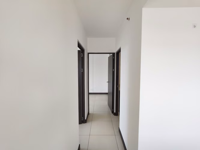 Se vende hermoso apartamento esquinero en Nunciatura. Piso alto.