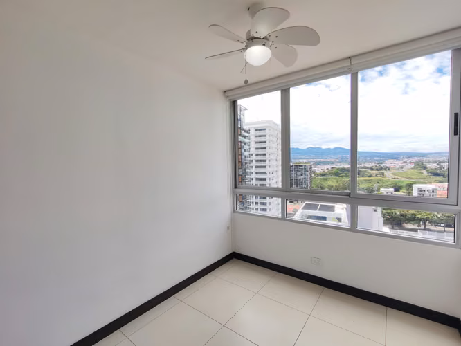 Se vende hermoso apartamento esquinero en Nunciatura. Piso alto.