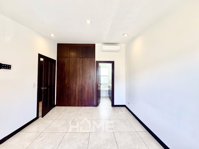 Alquiler de Casa en Escazú INCLUYE LINEA BLANCA cerca del Multiplaza $1350 - Imagen 14