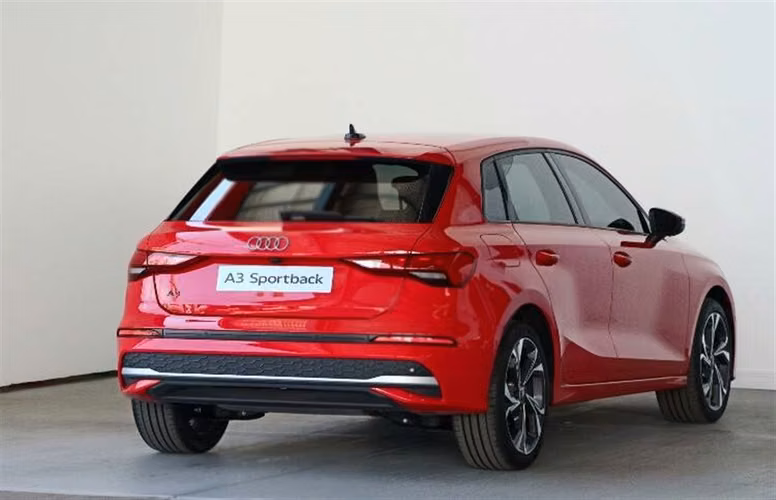 AUDI A3 2025 AUTOMÁTICA GASOLINA ROJO
