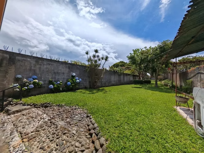 Venta de Casa con terreno amplio Santo Domingo Heredia - Imagen 5
