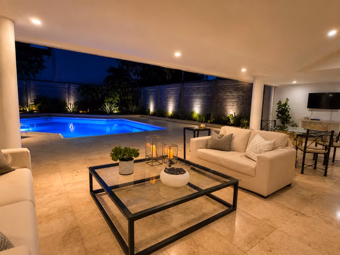LOS LAURELES – SAN RAFAEL DE ESCAZÚ | RESIDENCIA PRIVADA DE UNA PLANTA CON PISCINA · USO COMERCIAL