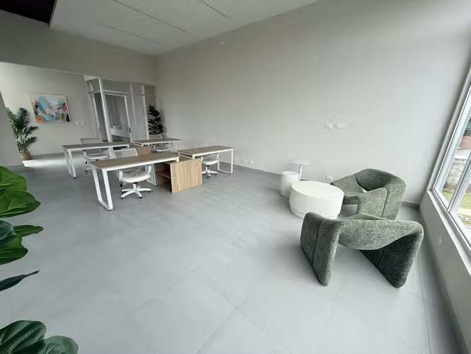Se alquila casa nueva en condominio Santo Domingo 116, con patio.