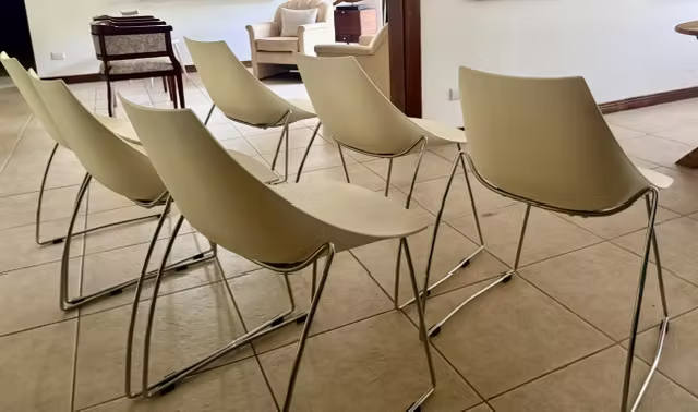 6 SILLAS ACRILICO COLOR BLANCO-BASE ACERO INOXIDABLE