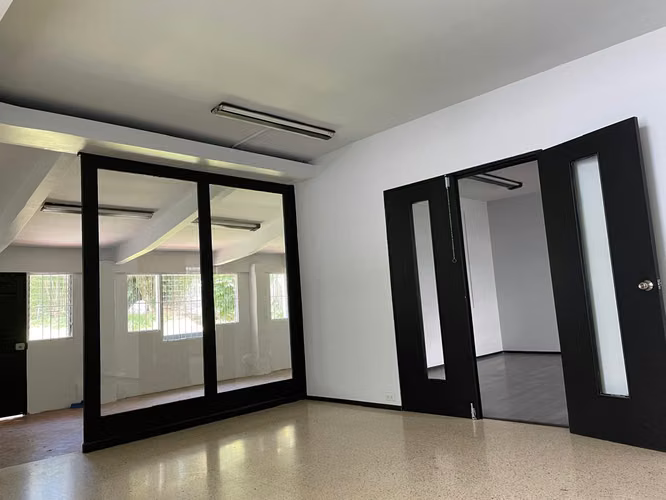 350 m² Office Space for Rent – Renovated