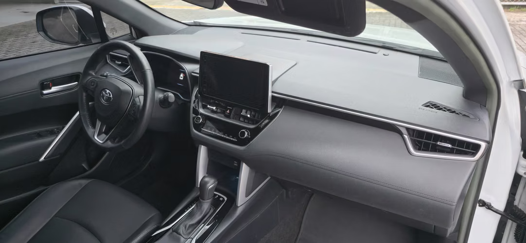 Toyota Corolla Cross Híbrido 2023 | 17.500 km | Sunroof + cuero