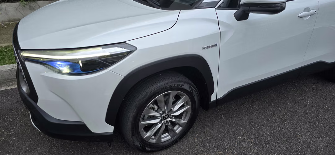 Toyota Corolla Cross Híbrido 2023 | 17.500 km | Sunroof + cuero