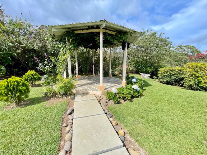 SE VENDE CASA en Santa Barbara de Heredia SPM