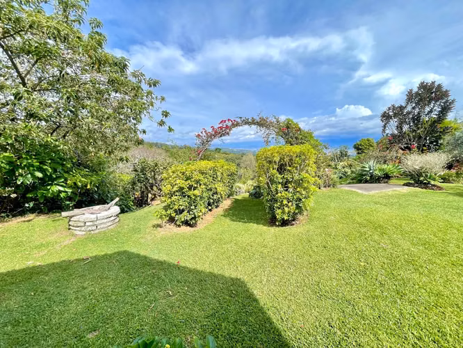 SE VENDE CASA en Santa Barbara de Heredia SPM