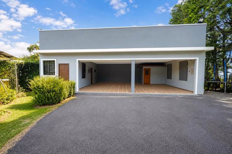 SE VENDE CASA en Santa Barbara de Heredia SPM