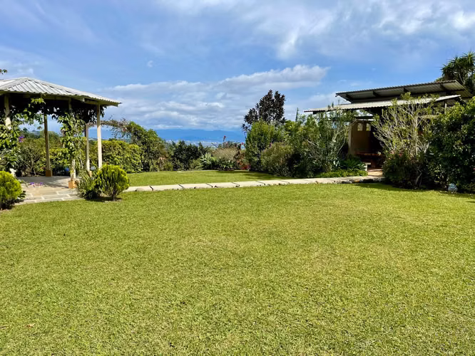 SE VENDE CASA en Santa Barbara de Heredia SPM